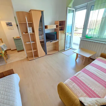 Apartment Sandra Kat Near Sea And Crikvenica