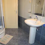 Sandra Kat Near Sea And شقة تْسْغيكفانِتْسا