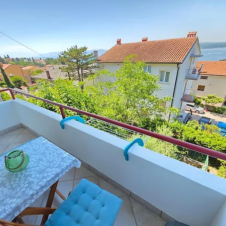Sandra Kat Near Sea And Apartman